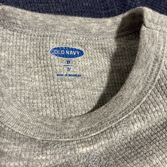 🎊 2/$20  Toddler boy Old Navy shirts Lot 🎊 - Picture 4 of 8